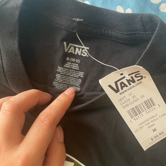 Brand new vans long sleeve shirt. Never worn ever - Picture 3 of 3